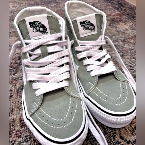 Brand NEW in box Vans high-tops - Picture 1 of 8